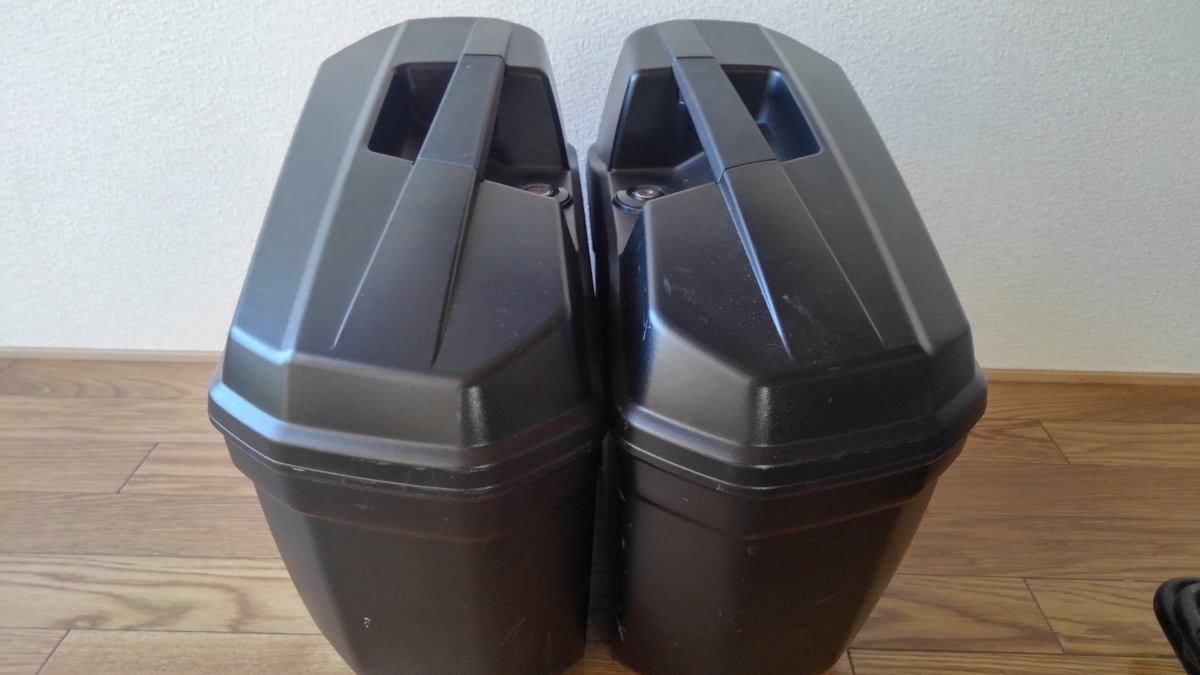 GIVI E22パニアケースと汎用取り付けホルダーSB2000の中古セット GIVI 