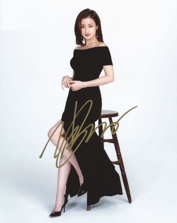 リウ・イーフェイ直筆サイン入り2Lサイズ写真…Liu Yifei : リウ