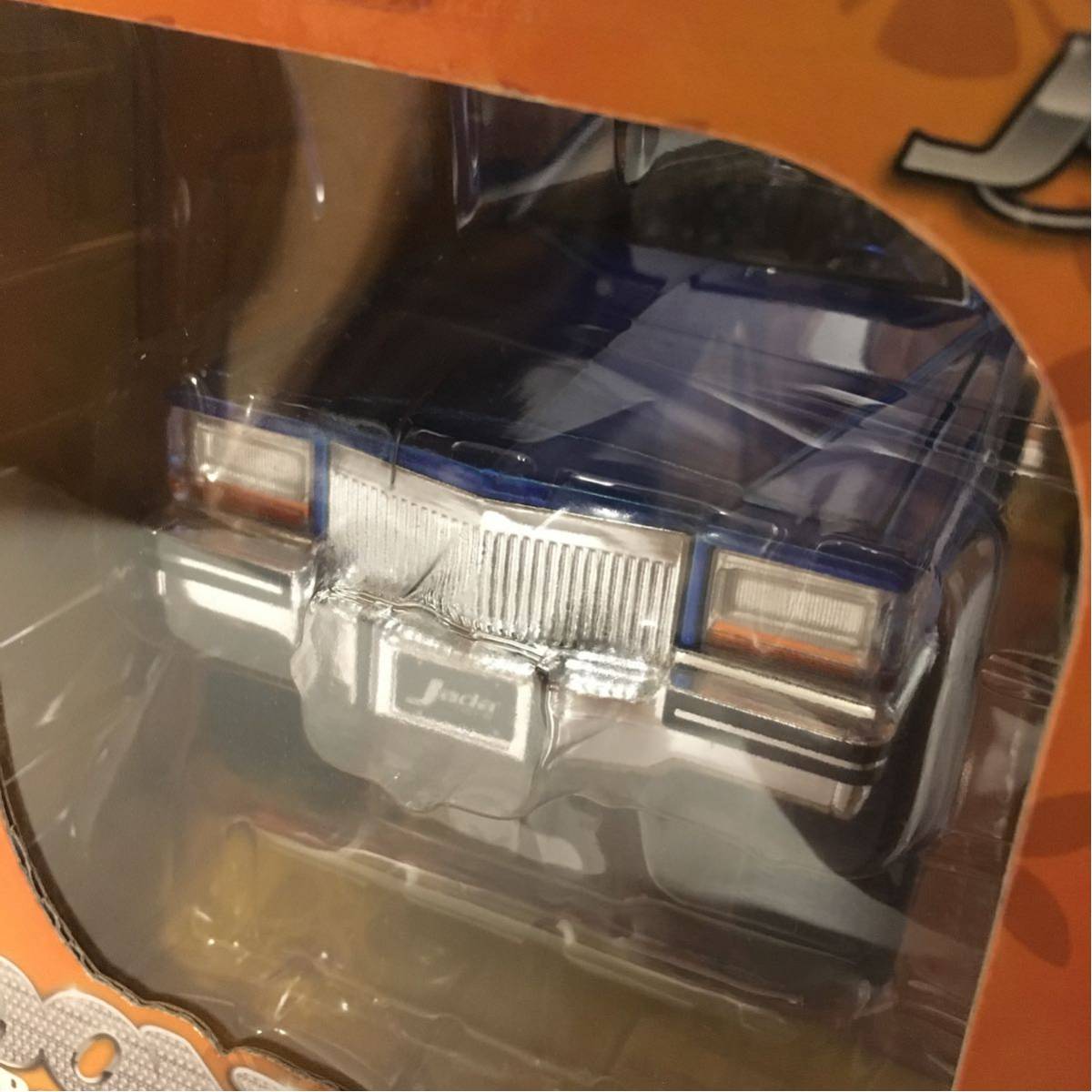 No299 ミニカー1⁄64Jada 85 CADILLAC BROUGHAM 2006 jada toys