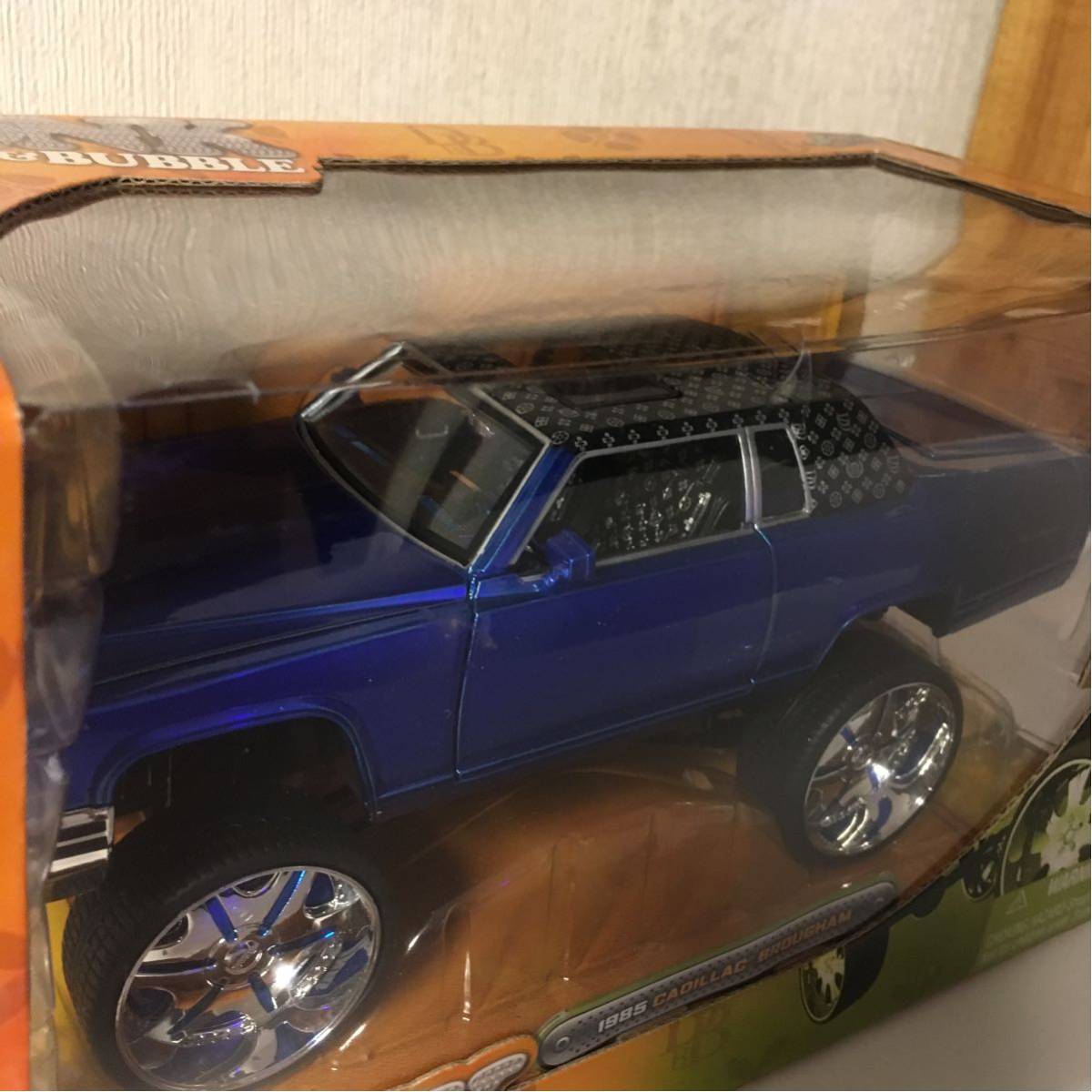 No299 ミニカー1⁄64Jada 85 CADILLAC BROUGHAM 2006 jada toys