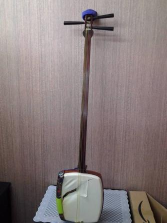 読売ランド近辺までお引き取りも歓迎】中古 三味線（ハードケースつき）