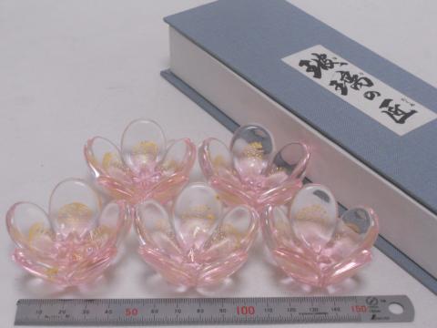 桜の花形ガラス箸置き　玻璃の匠 玻璃の匠 箸置き さくら 小皿 送料無料〉玻璃の匠 CUBIC 手作りガラス