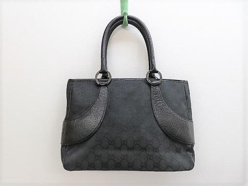 ブラック ハンドバッグ ◇稲宝◇ GUCCI／グッチ GGキャンバス トートバッグ ブラック 113011
