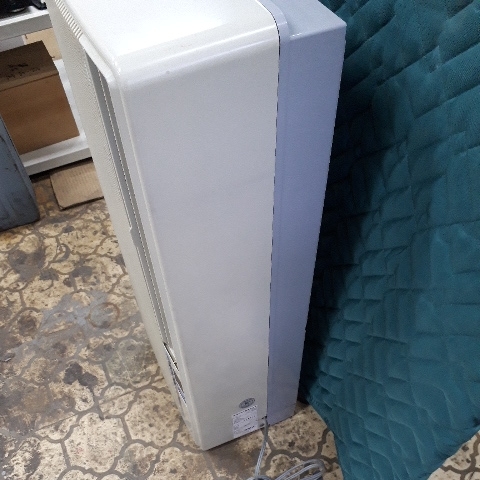 コロナ：冷房専用窓用エアコン(シティホワイト)⁄CW-1820-W CORONA 