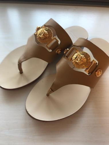  ヴェルサーチ VERSACE サンダル(ネクタイ)｜売買されたオークション情報、yahooの商品情報をアーカイブ公開 - オークファン 服飾小物