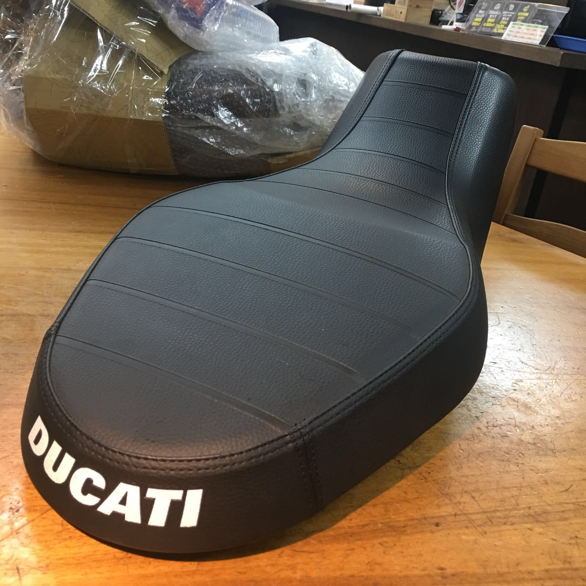 Ducati scrambler フルスロットル純正シート スクランブラー ドゥカティ Full Throttle フルスロットル