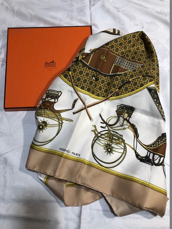 HERMES 未使用スカーフ シルク？ 訳有り 箱付き 未使用 HERMES