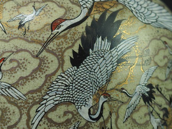 薩摩 金彩色絵 群鶴飛紋 細密画 沈香壷 高125cm 美品(A596) 時代 薩摩焼 古薩摩 金彩 色絵 群鶴図大花瓶 高さ約37.5cm 極上品