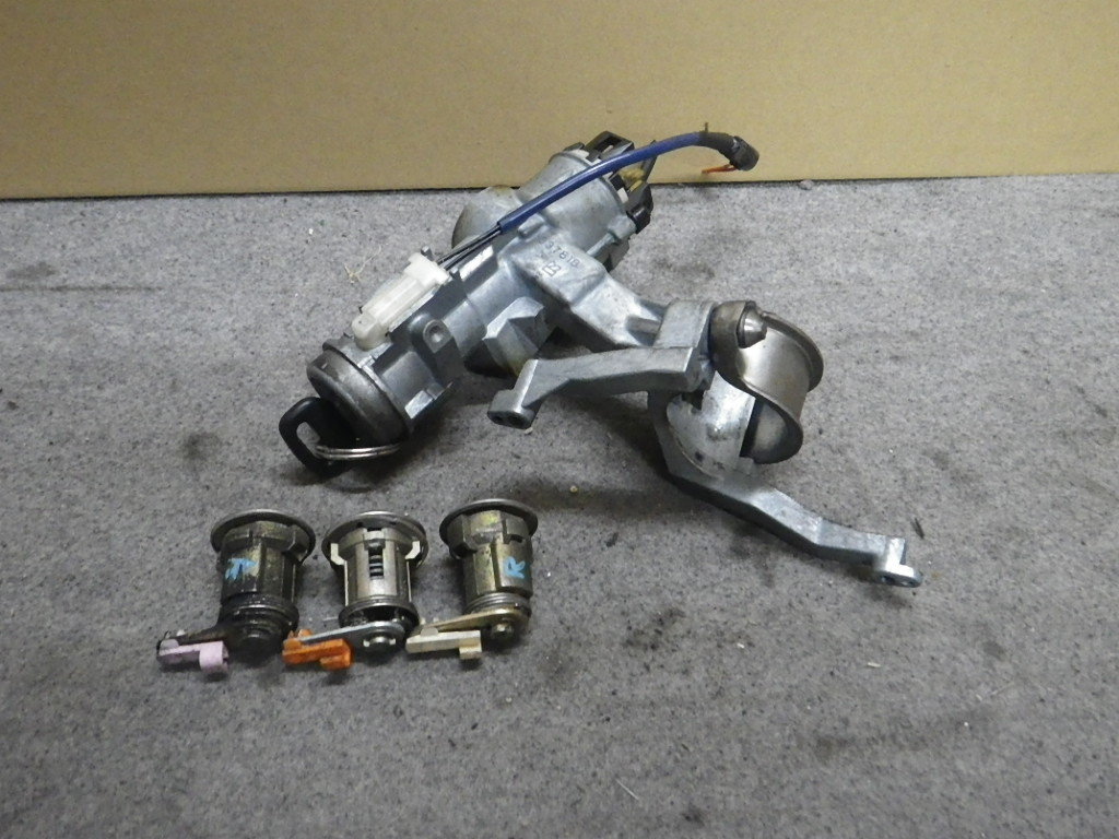 L700 ミラ L700S キーシリンダー 一台分 鍵付き ミラジーノ キー