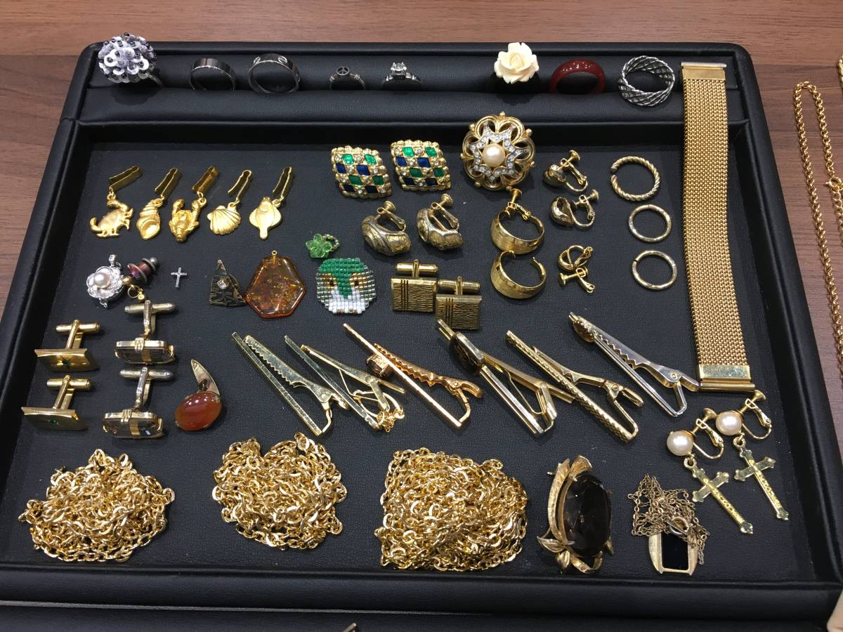 3.7キロ❗️ アクセサリー　まとめ売り　ジャンク　イミテーションアクセサリー イミテーションアクセサリー 大量 7kg | CORNISHTRADERS.COM