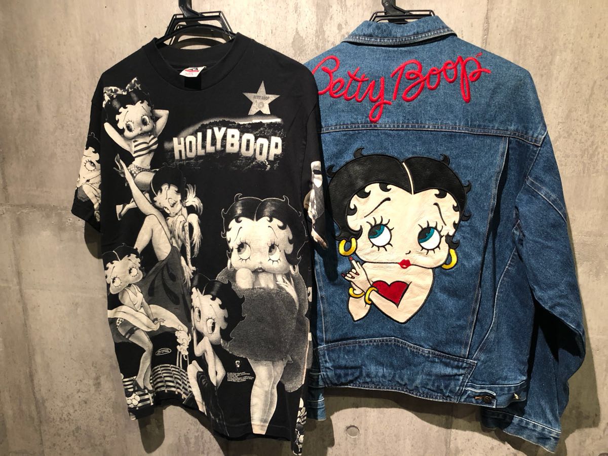 美品 希少お得セット 98年製 ベティーブープ ベティちゃん Betty Boop ベティ総柄Tシャツ&ビッグロゴ！デニムジャケット ビンテージ 90s80s ベティちゃん ベティ ブープ 限定パッケージ ブープ™ 今「60s」のレトロさが逆に新しい！ベティーちゃんこと『ベティー