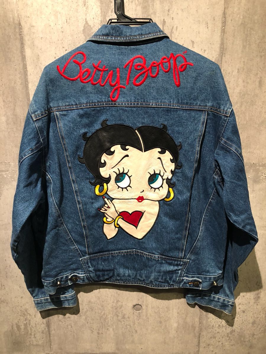 美品 希少お得セット 98年製 ベティーブープ ベティちゃん Betty Boop ベティ総柄Tシャツ&ビッグロゴ！デニムジャケット ビンテージ 90s80s ベティちゃん ベティ ブープ 限定パッケージ ブープ™ 今「60s」のレトロさが逆に新しい！ベティーちゃんこと『ベティー