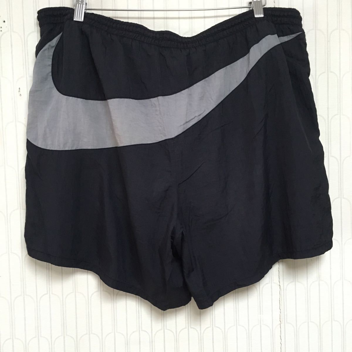  90'sビンテージ NIKE ナイキ ビッグスウォッシュ ショートパンツ 80's70'sジョーダン ゴツナイキ(ショートパンツ、半ズボン)｜売買されたオークション情報、yahooの商品情報をアーカ 男性用