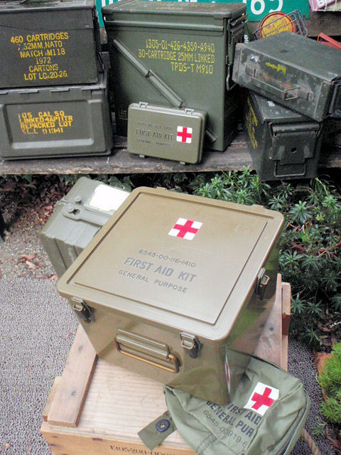 F1400☆米軍プラスチック製FIRST AID KIT BOXファーストエイドキット