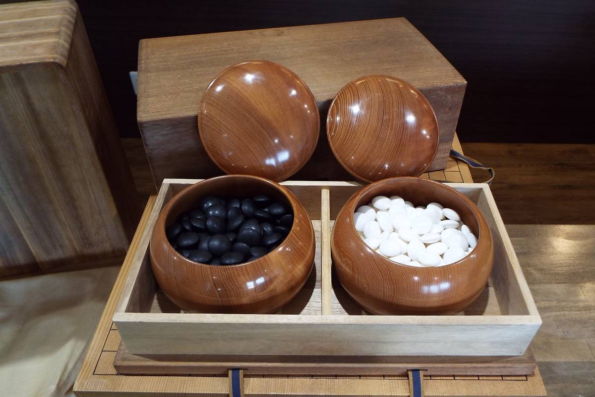 脚付き囲碁盤 碁石セット 天然木 厚み17.5cm 重量12.5kg 木製