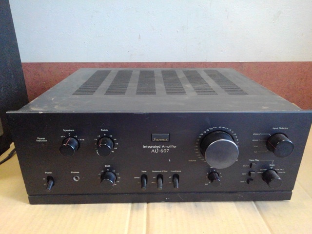 SANSUI　サンスイ　プリメインアンプ　AU-607　レトロ
