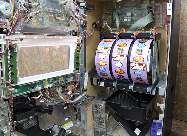 札幌発 Sammy パチスロ コードギアス 反逆のルルーシュ 5号機 コイン 