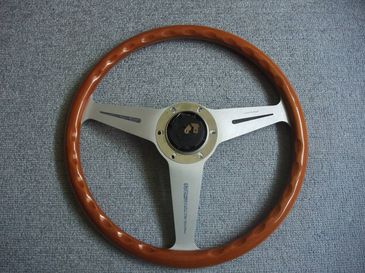 定番 NARDI classic ウッドステアリング 36.5 ホーンボタン付き 定番 NARDI classic ウッドステアリング 36.5 ホーンボタン付き