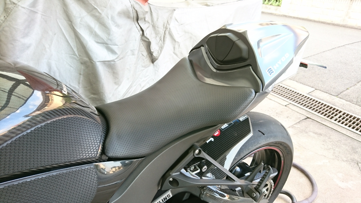 ZX-10R 純正シート 加工 ディンプル張り替え+ゲルザブ 埋め込み+低反発