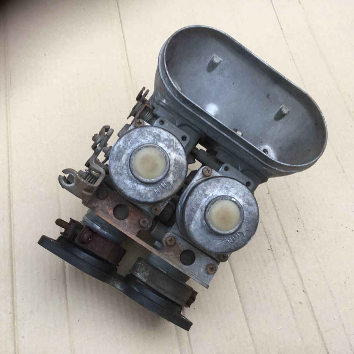ホンダライフ360のツインキャブレター中古です。