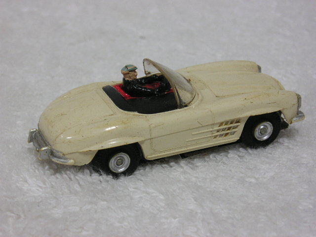 HO SLOT CAR メーカー不明　MERCEDES 300SL ROADSTER(クリーム) 走行テスト済み