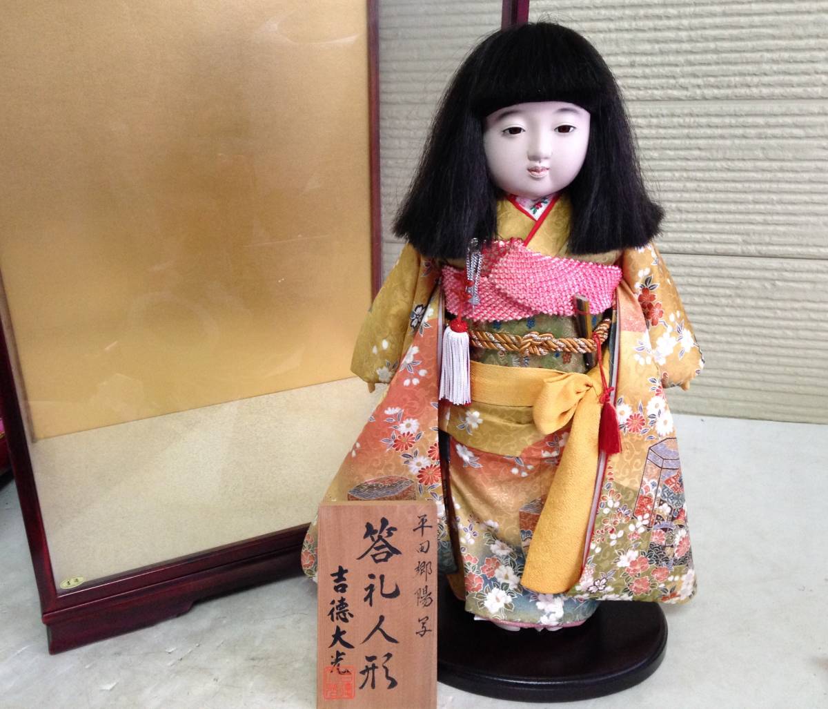 市松人形 吉徳大光 答礼人形写し みやこ 台座付き 市松人形 吉徳大光 答礼人形写し みやこ 台座付き 美術品