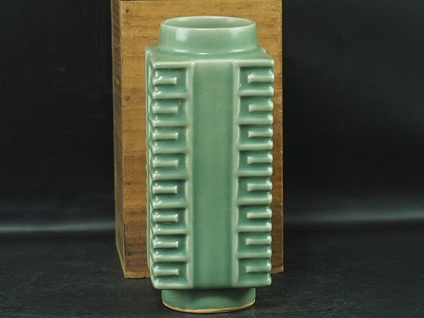 中国古美術 中国 南宋時代 龍泉窯 砧青磁琮式瓶 花瓶 箱付