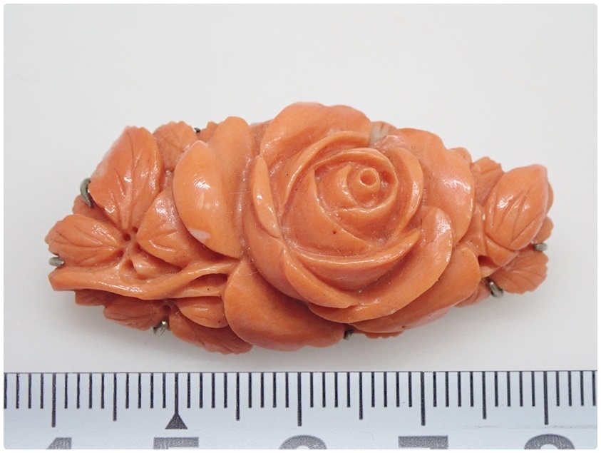 本赤珊瑚 薔薇ブローチ等2点 重さ：18g A899 60サイズ