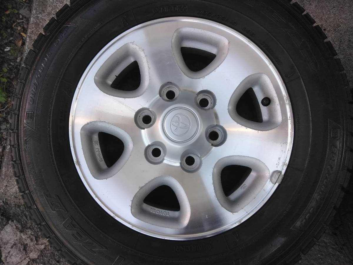 トヨタ純正アルミ 205/70R15 バリ山 スタッドレス ハイエース