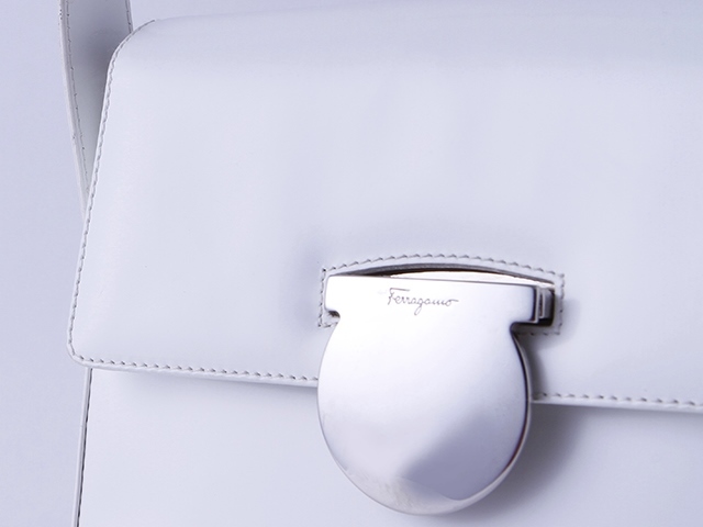 美品 Salvatore Ferragamo フェラガモ BIG ガンチーニ金具 美品 Salvatore Ferragamo フェラガモ BIG ガンチーニ金具