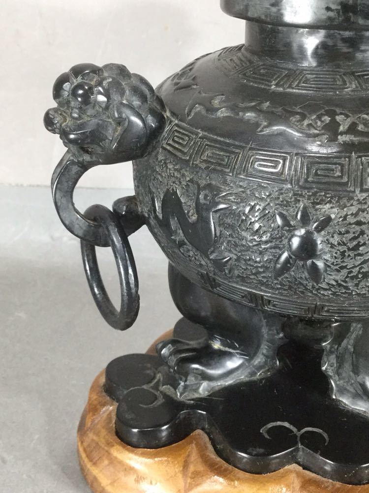 蔵出 中国美術 玉石製 細密彫刻 獅子 香炉 高さ：約31cm 宝塔 仏塔