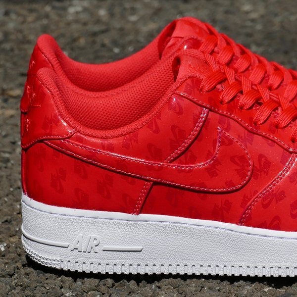 【在庫処分品・Limited Model】NIKE AIR FORCE 1 '07 LV8 UV RED 28cm※2足目以降4足以下は1足の送料で送ります