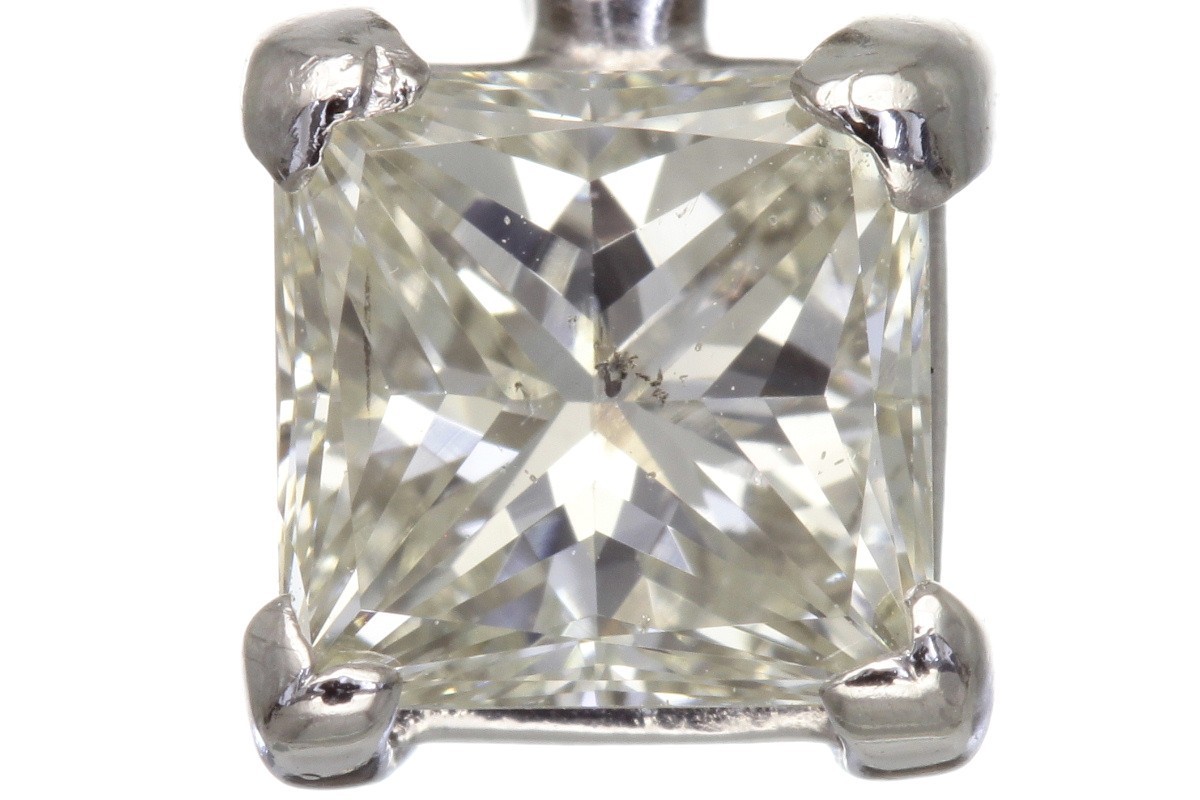 胸元で抜群の存在感 Pt850 一粒 プリンセスカット ダイヤ 1.00ct 