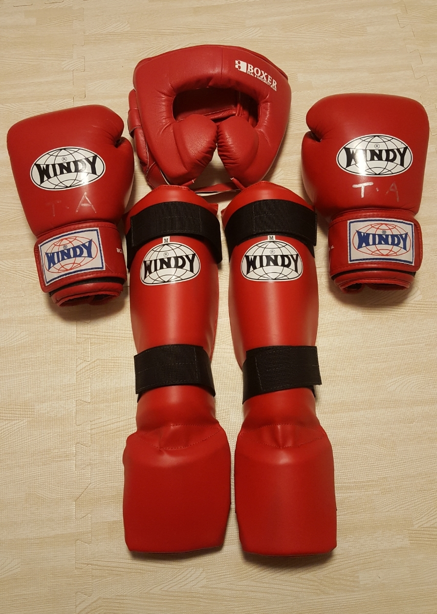 グローブ 16オンス、レガース、ヘッドギアセット 【キックボクシング