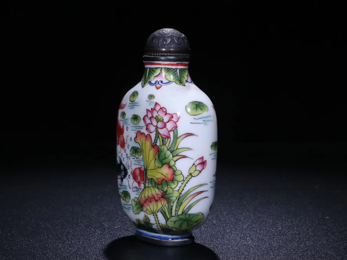 清代鼻烟壶值多少钱，铜胎画珐琅彩鼻烟壶，各个顶级拍卖行成交价格一览 