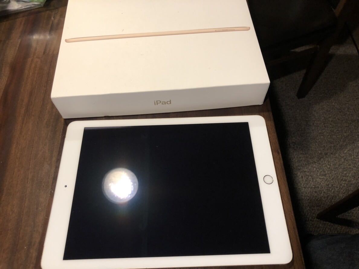 MPG52J/A iPad アップル 128GB 2018年新品購入 Wi-Fi + Cellular 新品同様 au購入