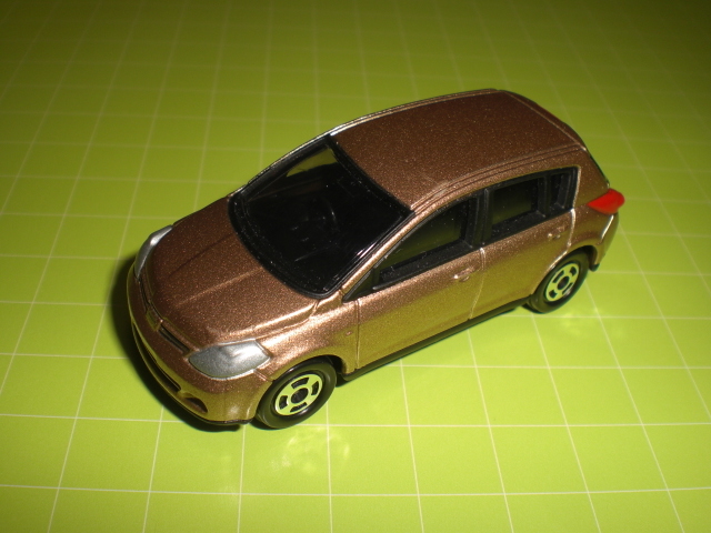 ☆トミカ☆「日産ティーダ☆シャンパーニュゴールド」中古品☆箱無し☆