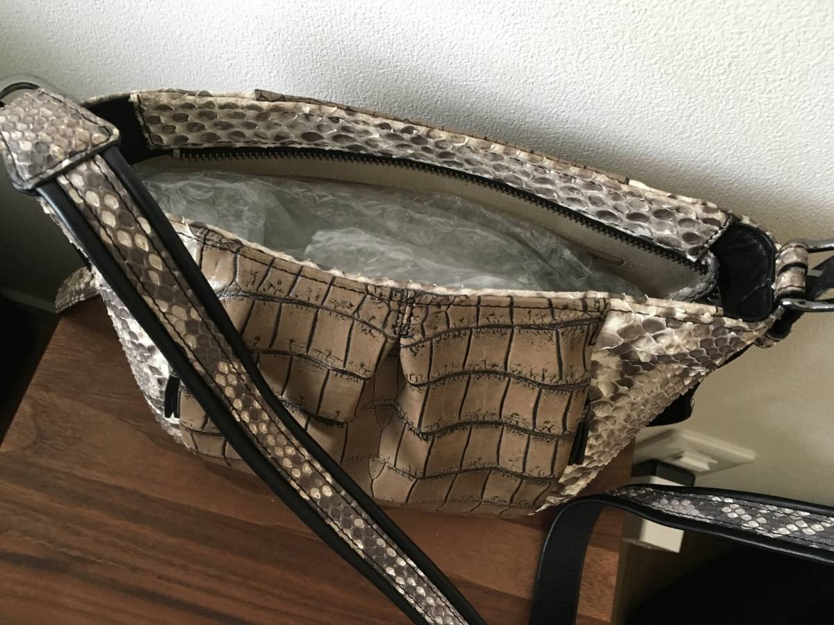 新品同様 ＦＵＲＤＩ ＪＲＡ タグ クロコダイル パイソン ショルダー バッグ