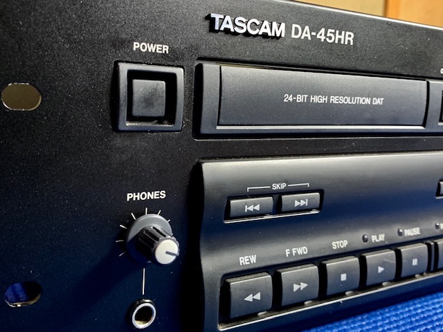 TASCAM タスカム 最高級プロ業務用DATデッキ DA-45HR 24BITハイレゾ
