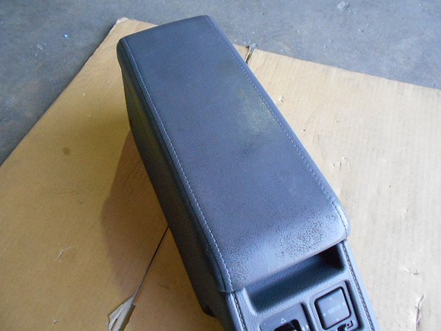 M4410IS トヨタ スープラ GTツインターボ GA70H 純正 センターコンソール アームレスト 小物入れ H2年