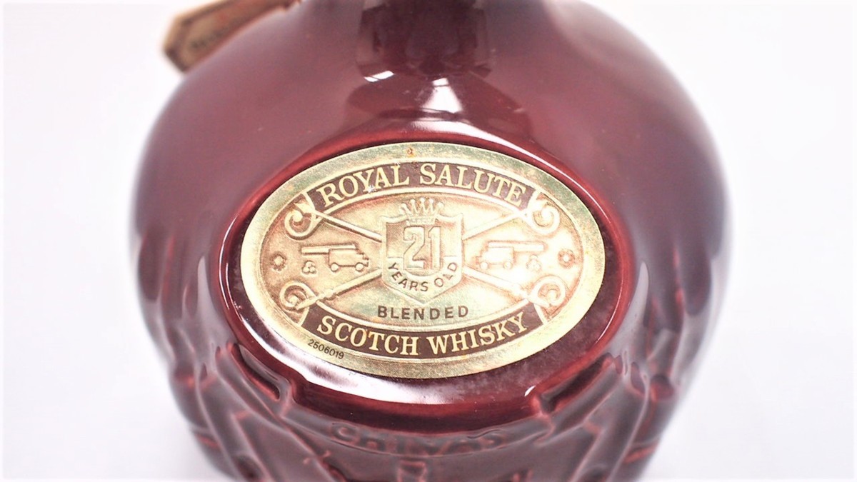 ○未開封 ◇注目! ロイヤル・サルート 21年 茶陶器 700ml 40％ 箱 替え
