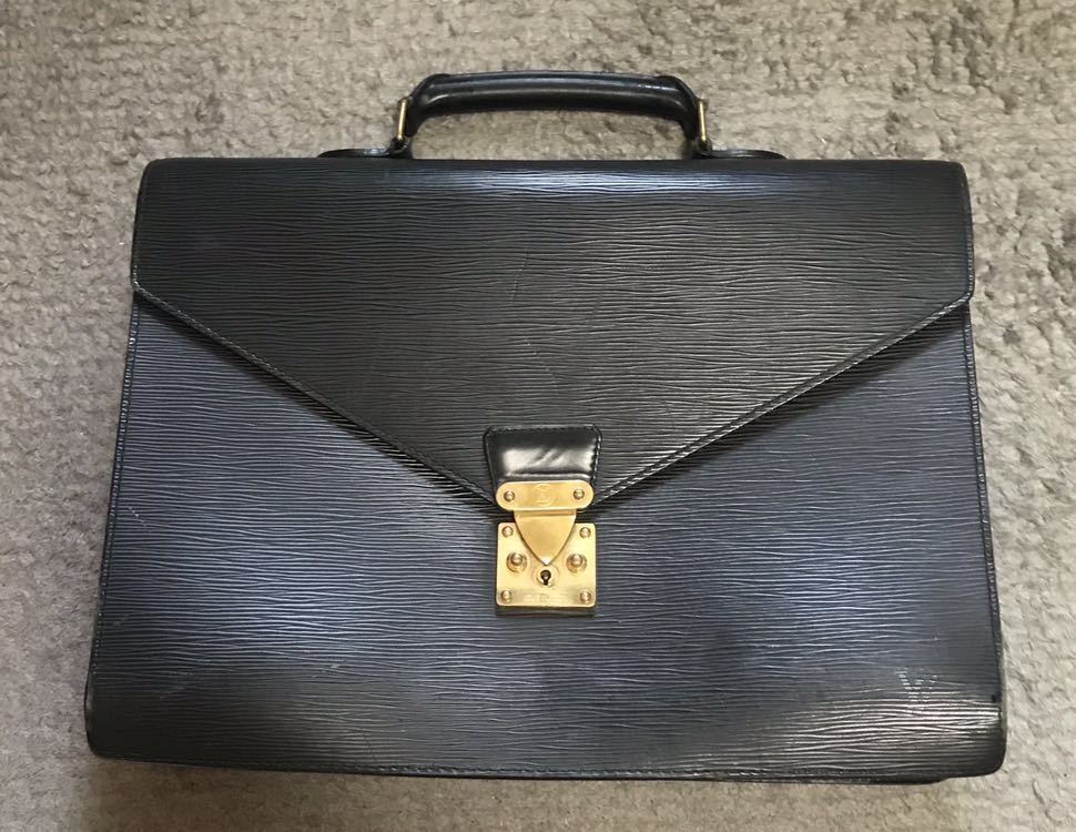 LOUIS VUITTON コンセイエ エピ ルイヴィトン セルヴィエット ヴィトン