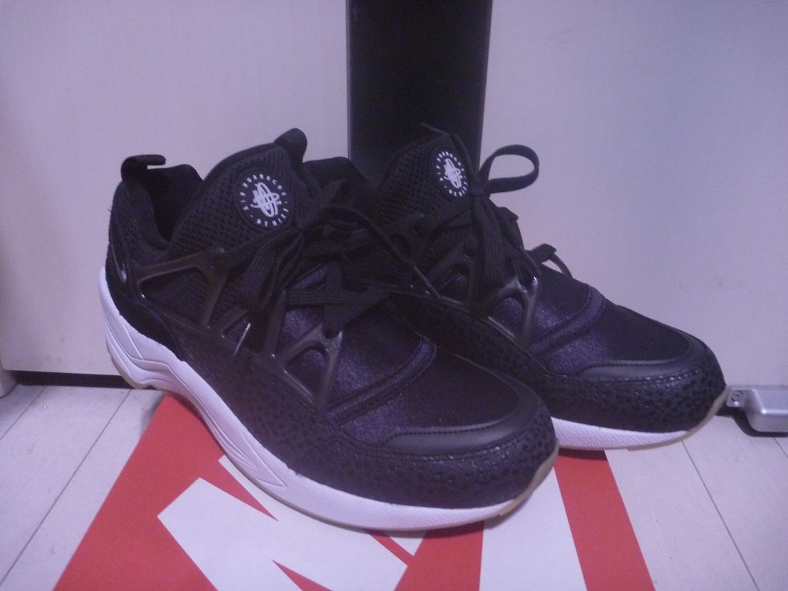 新品! NIKE HUARACHE LIGHT PRM 黒 ハラチ ライト プレミアム　25，5ｃｍ