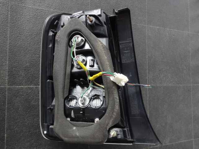 107957 プリウス 20 NHW20 右テールランプ 47-13 H16/7