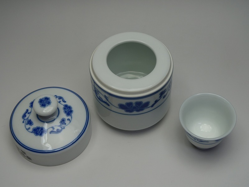 集】060118青花染付蓋物 茶入れ 茶盃 花草文絵 中国邦交 江沢民 訪問