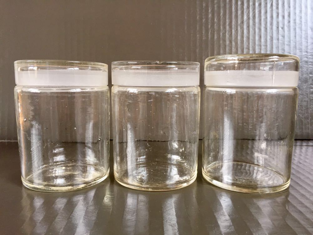  古い 蓋付 ガラス 容器 3点 セット まとめて 実験 気泡 シワ 歪み 硝子 古硝子 当時物 瓶 小瓶 ヴィンテージ 昭和 レトロ 古道具 時代 古物(その他)｜売買されたオークション情報、yahooの商品 その他