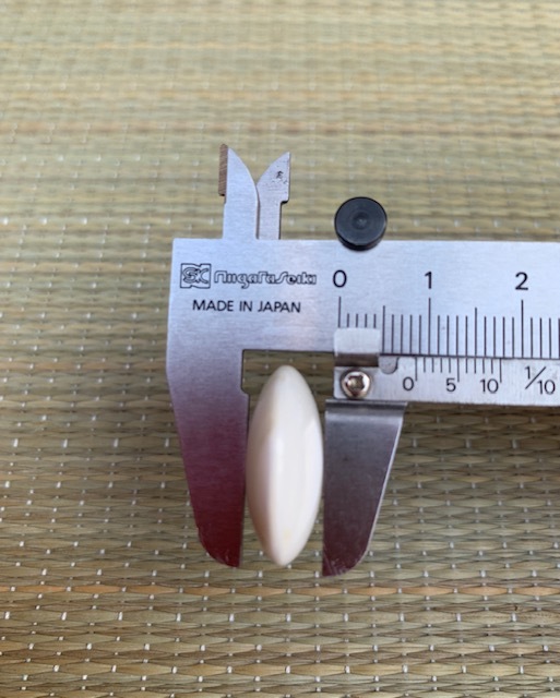 囲碁 碁石 蛤碁石180個 那智黒182個 厚み 32号（約0，8mm)