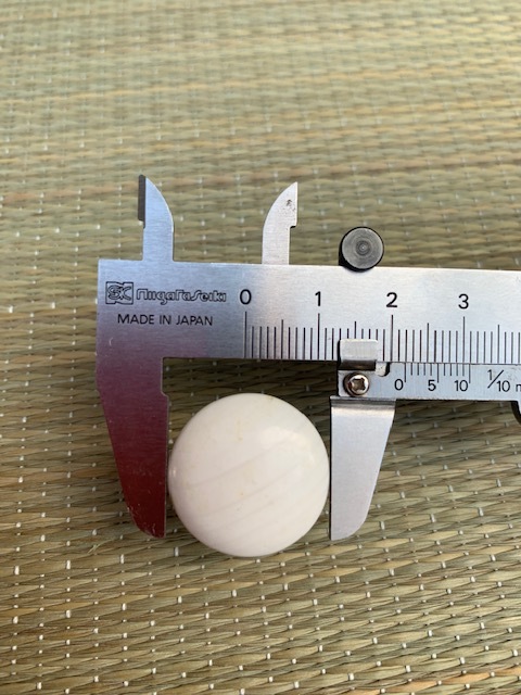 囲碁 碁石 蛤碁石180個 那智黒182個 厚み 32号（約0，8mm)