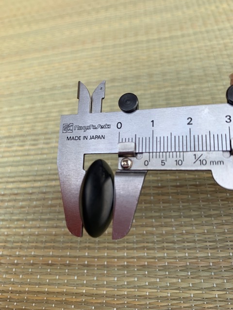 囲碁 碁石 蛤碁石180個 那智黒182個 厚み 32号（約0，8mm)