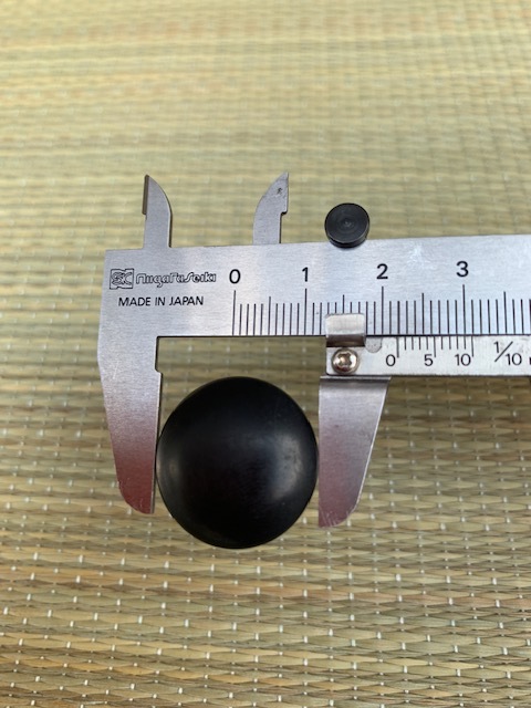 囲碁 碁石 蛤碁石180個 那智黒182個 厚み 32号（約0，8mm)